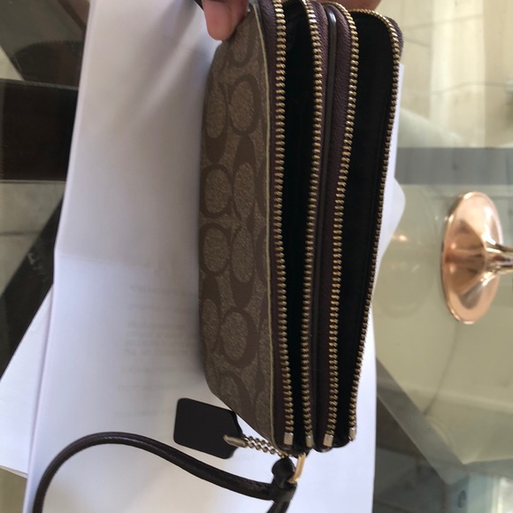 🌟COACH WRISTLET🌟 - Picture 2 of 4